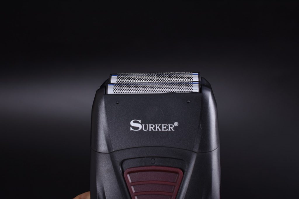 A thumbnail image of a rotary electric razor